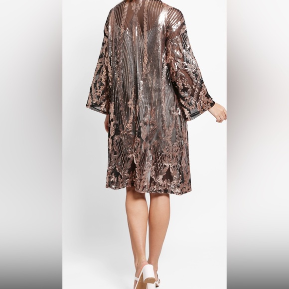 NWT/NIB BLACK & GOLD OS sequin duster. Get your “Shimmer On”this holiday Season - Picture 4 of 9